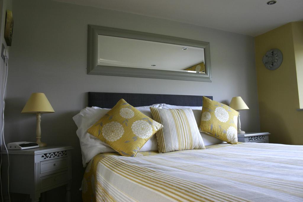 The Mole And Chicken Hotell Long Crendon Exteriör bild