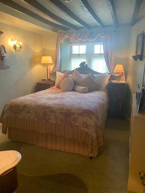 The Mole And Chicken Hotell Long Crendon Exteriör bild